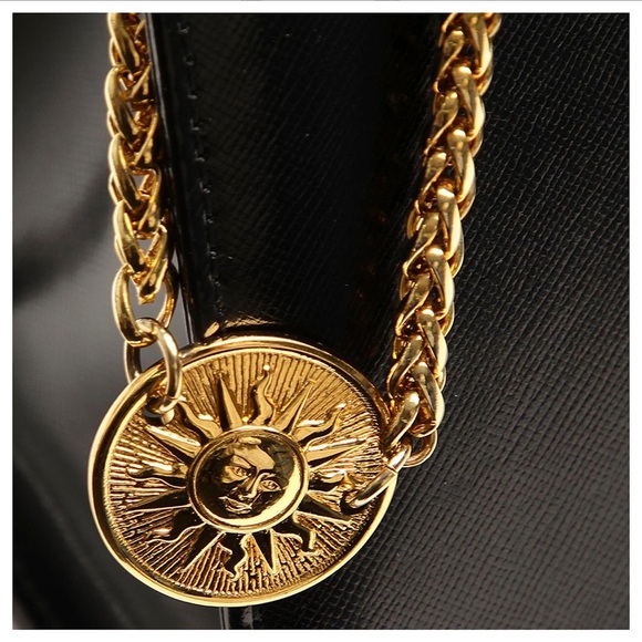 Gianni Versace Vintage Sunburst 2-Way top handle in black patent leather w/Charm - Picture 15 of 15